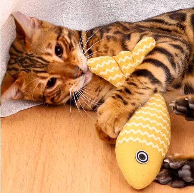 猫 おもちゃ お魚型 ジグザグ柄 猫じゃらし