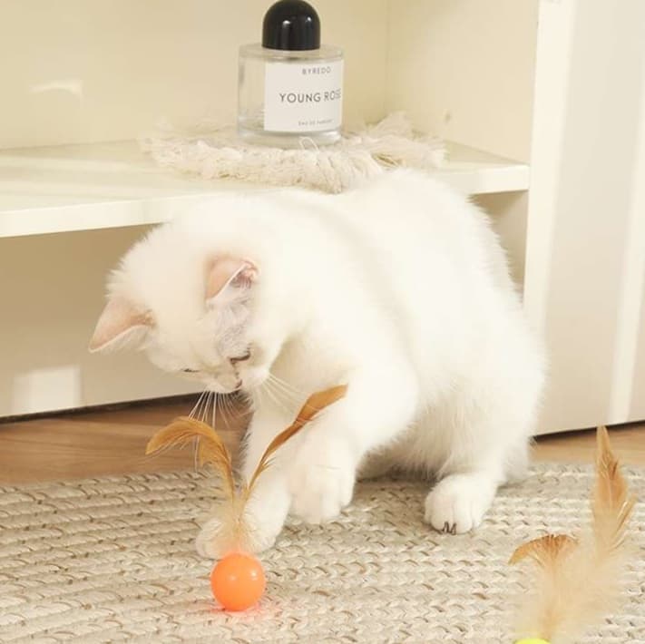 猫 おもちゃ ふわふわ羽根つき弾むボール猫じゃらし