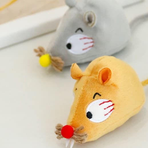 猫 おもちゃ もちもちネズミの壁飾り