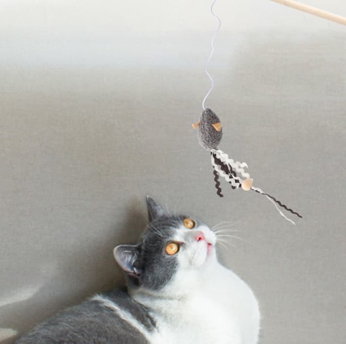 猫 おもちゃ もこもこネズミの棒付き猫じゃらし