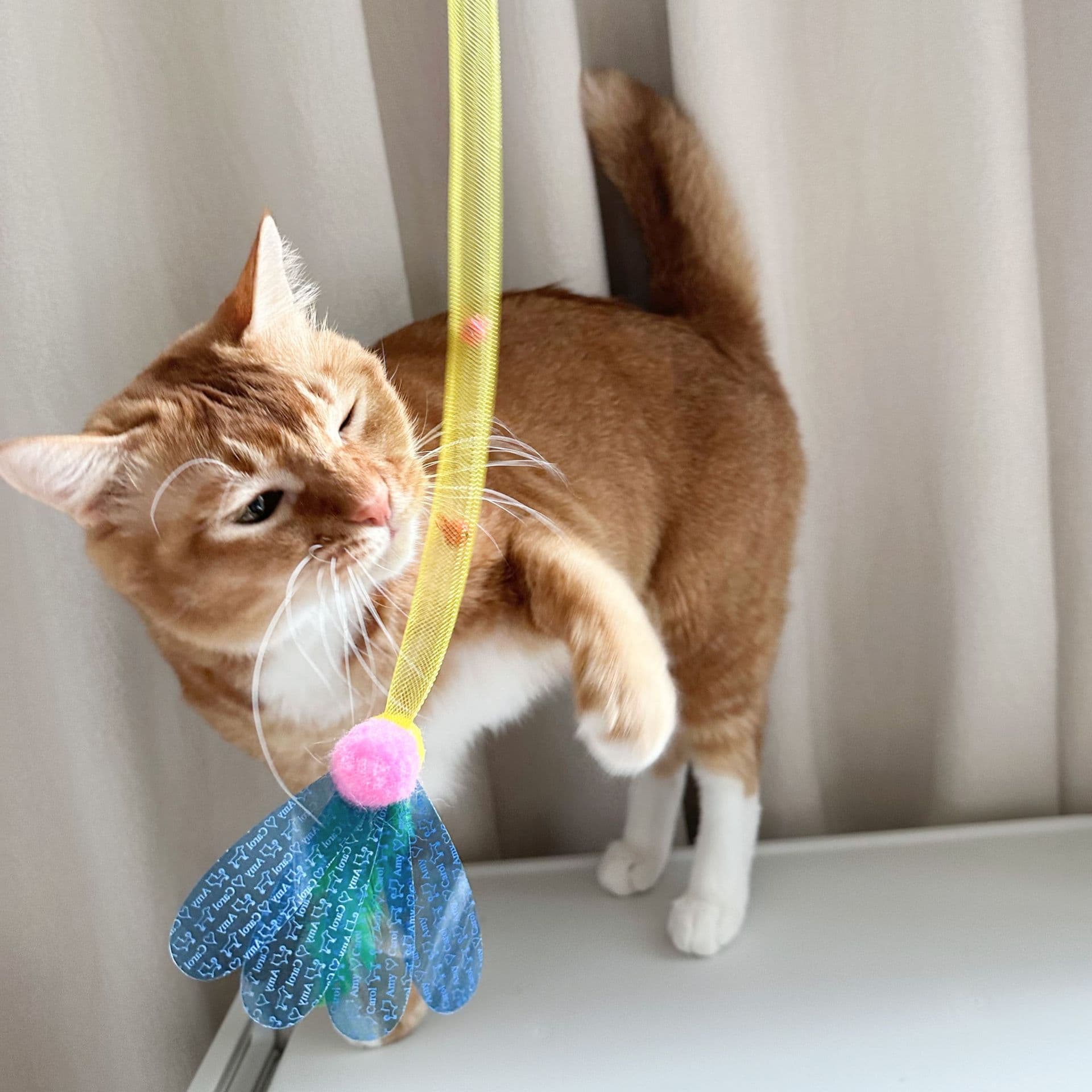 猫 おもちゃ ふわもこリボン付き伸縮じゃらし