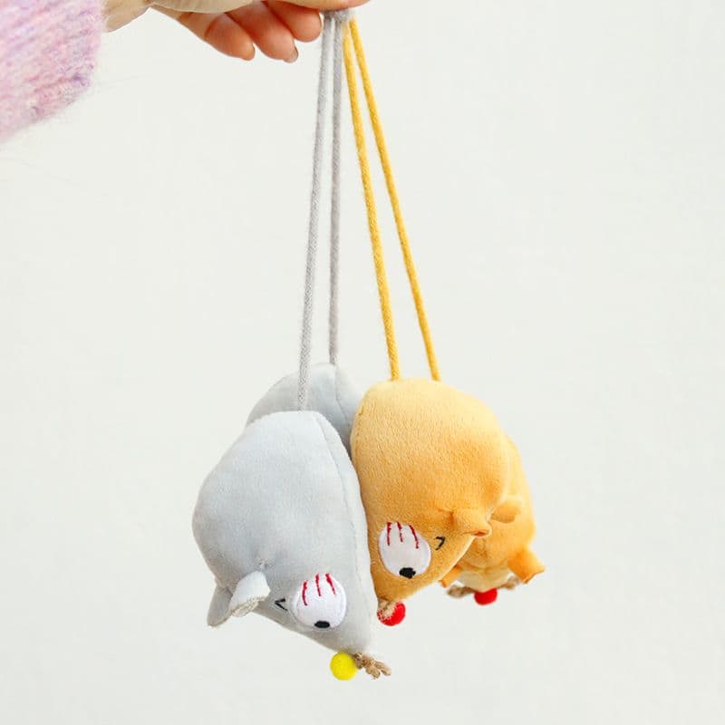 猫 おもちゃ もちもちネズミの壁飾り