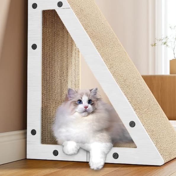 猫 おもちゃ 三角壁掛け型 爪とぎマット付き猫じゃらし